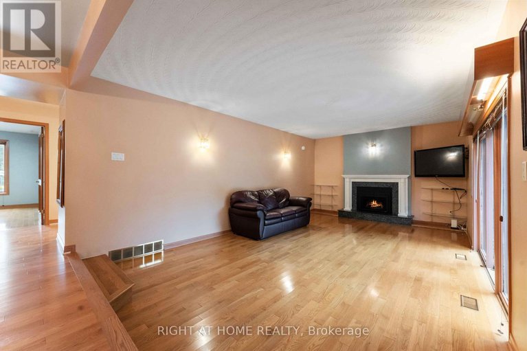 28765727/2-muirfield-gardens/cedar-hillorchard-estates/ottawa/ontario/K2R1B8_8