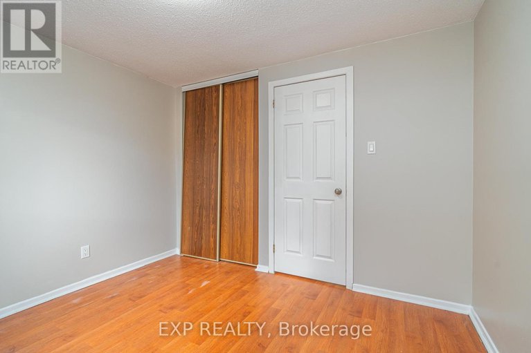 29105689/a-3915-old-richmond-road/arbeatha-park/ottawa/ontario/K2H8T9_16