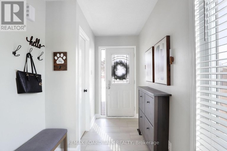 29374178/2094-sunland-drive/fallingbrookgardenway-south/ottawa/ontario/K4A3L1_4