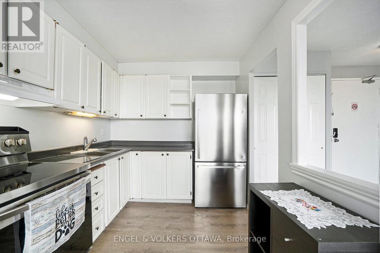 28428926/817-20-chesterton-drive/borden-farmstewart-farmcarleton-heightsparkwood-hills/ottawa/ontario/K2E6Z7_18