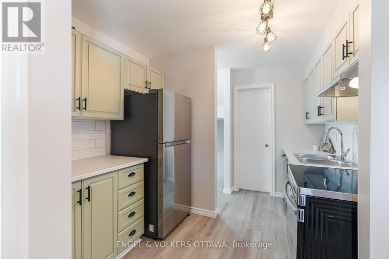 28138585/1504-tanguay-court/katimavik/ottawa/ontario/K2L3X8_5