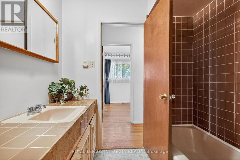 29006846/2106-dunelm-street/elmvale-acresurbandale/ottawa/ontario/K1G2S3_32