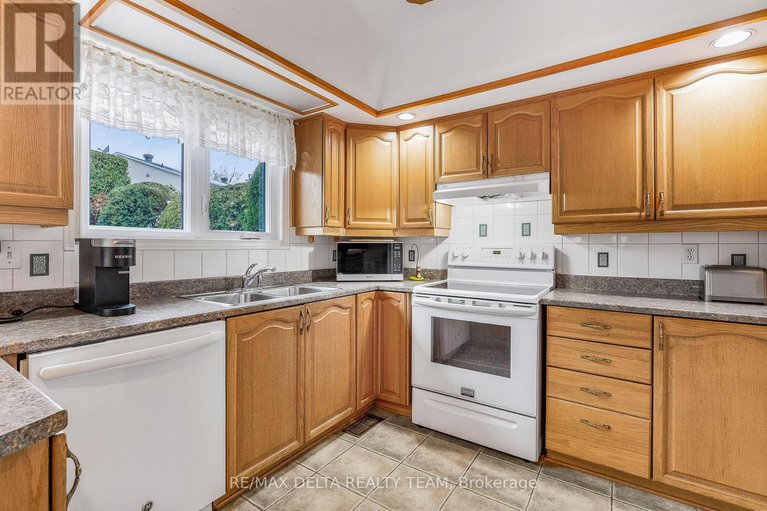 29126045/745-hauteview-crescent/fallingbrookridgemount/ottawa/ontario/K4A2B9_16