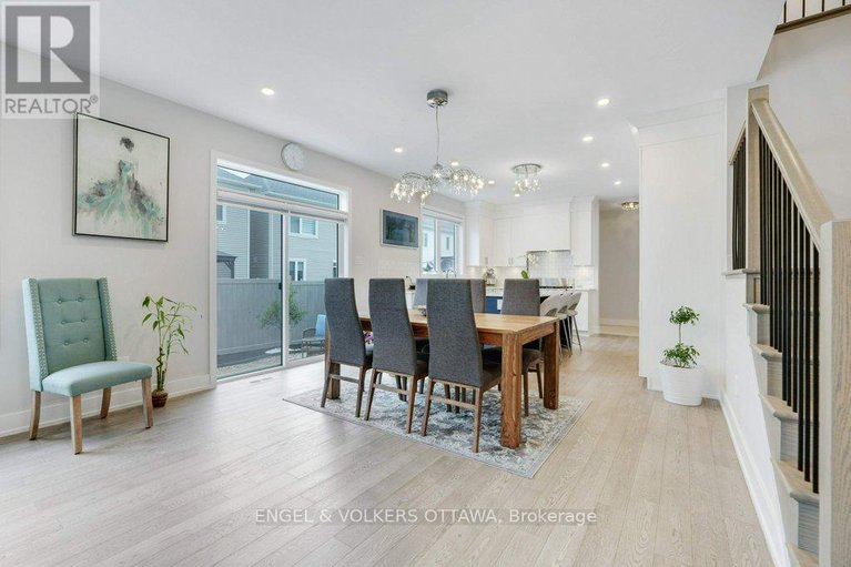 28933678/1010-carden-lane/orleans-village/ottawa/ontario/K1W0N3_11