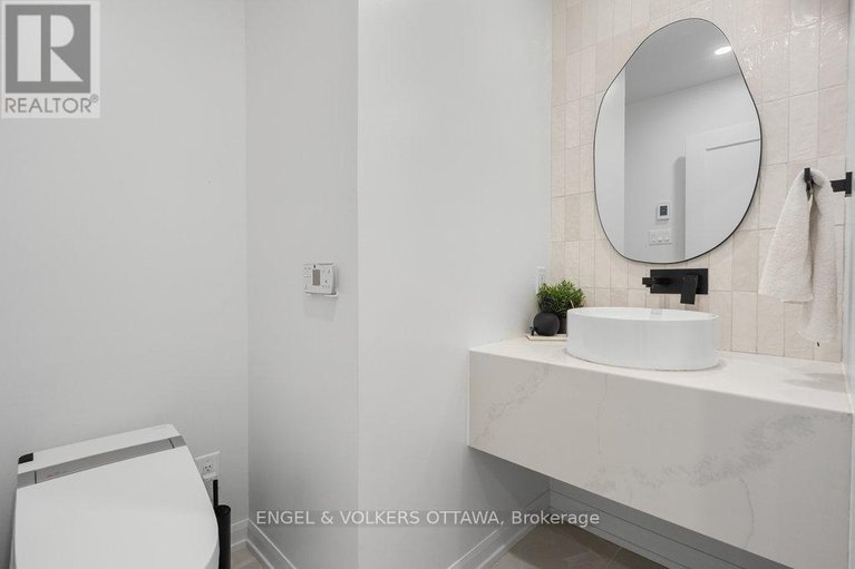28298907/953-fairlawn-avenue/mckellar-heightsglabar-park/ottawa/ontario/K2A3S7_37