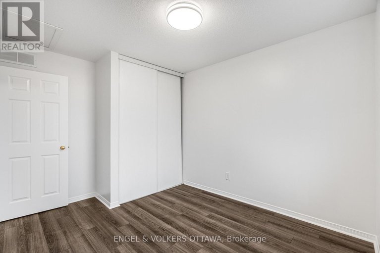 29123797/1626-trenholm-lane/fallingbrookpineridge/ottawa/ontario/K4A4B6_29