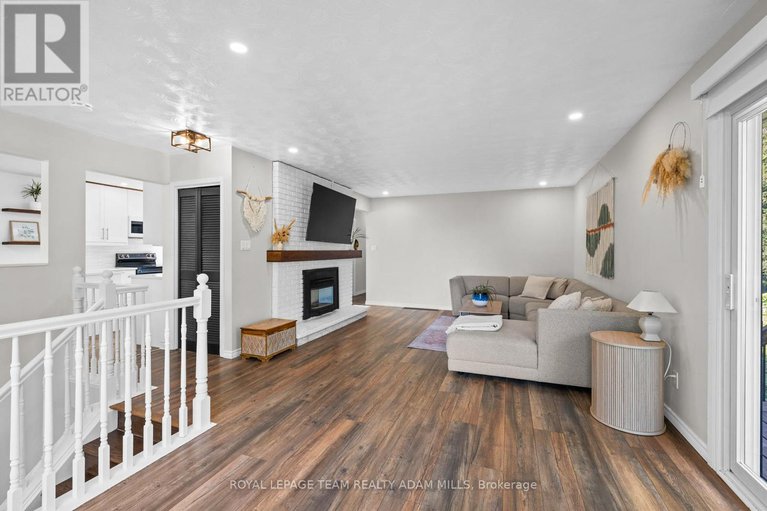 28834726/1095-boucher-crescent/manotick-south-to-roger-stevens/ottawa/ontario/K4M1B3_6