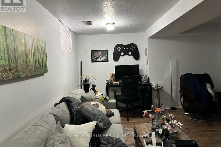 29033827/1414-foxwell-street/pineview/ottawa/ontario/K1B5J4_23