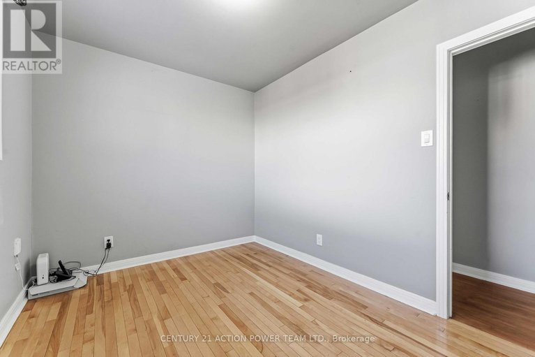 29369223/1705-old-montreal-road/camelot/ottawa/ontario/K4C1G7_21