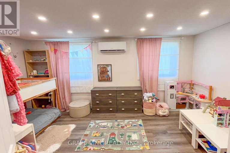 28549098/5c-woodvale-green/craig-henrywoodvale/ottawa/ontario/K2G4G9_14