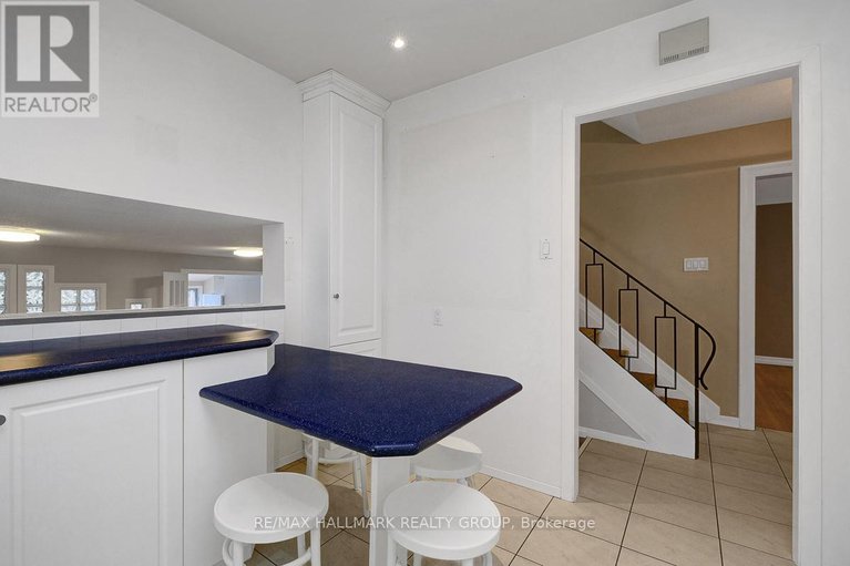 28499292/2149-hubbard-crescent/beacon-hill-north/ottawa/ontario/K1J6L3_13