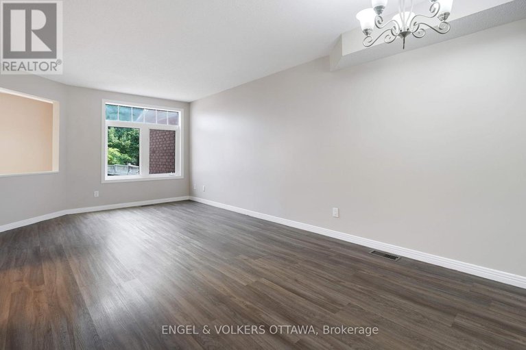 28761429/551-wild-shore-crescent/riverside-southgloucester-glen/ottawa/ontario/K1V1S9_8