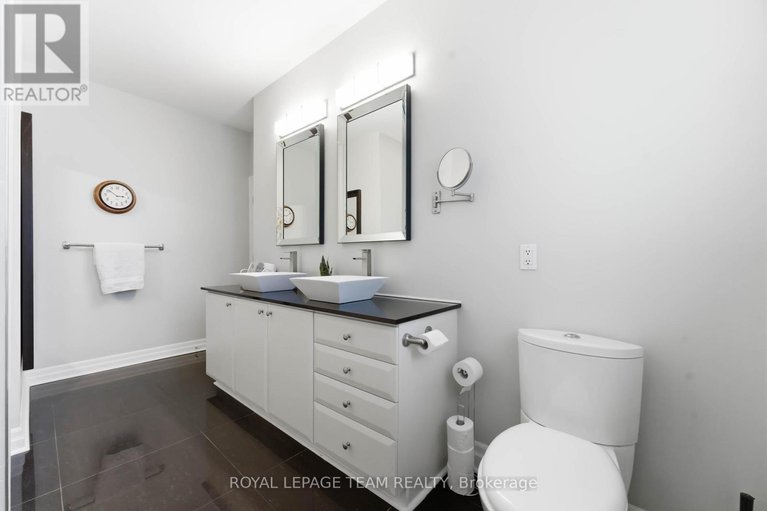 29386110/6-waterford-way/pineglencountry-place/ottawa/ontario/K2E7V4_18