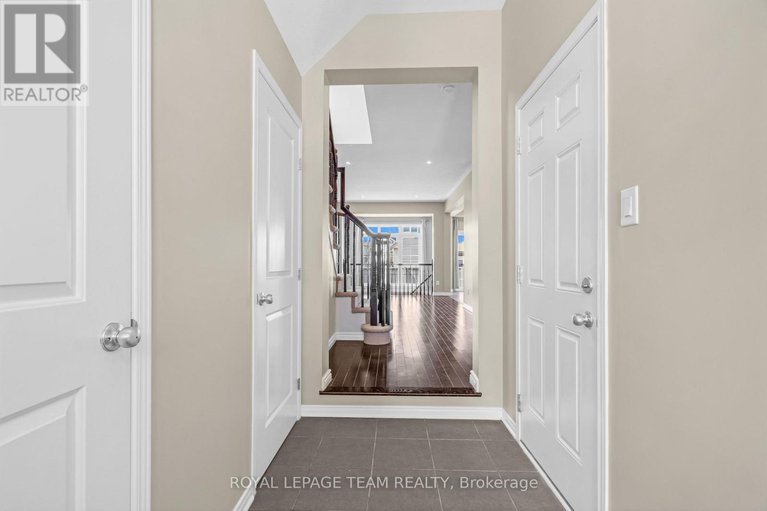 28376167/910-caldermill-private-w/stonebridge/ottawa/ontario/K2J0Z7_6