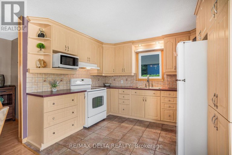 28603214/3871-champlain-street/clarencerockland-twp/clarence-rockland/ontario/K0A1E0_10