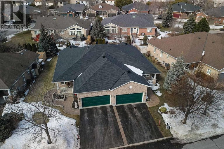 29466996/165-granite-court/emerald-meadowstrailwest/ottawa/ontario/K2M0A3_1