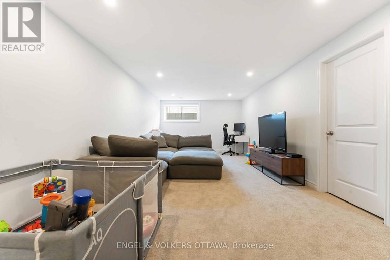 29006127/781-cairn-crescent/mer-bleuebradley-estatesanderson-park/ottawa/ontario/K1W0P7_37