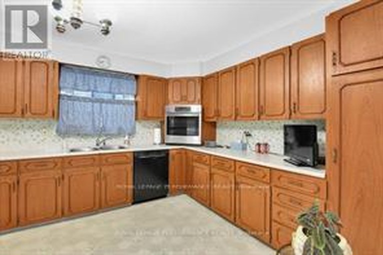 29462518/456-blake-boulevard/vanier/ottawa/ontario/K1K1B1_9
