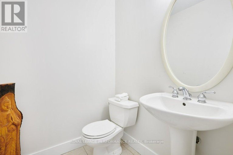 28347895/6099-james-bell-drive/manotick-south-to-roger-stevens/ottawa/ontario/K4M1B3_9