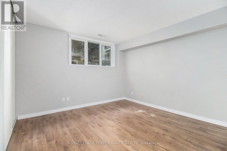 28638176/1673-locksley-lane/beaconwood/ottawa/ontario/K1J1B6_31