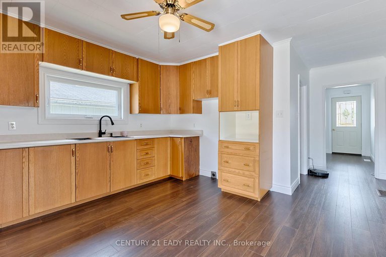 28505414/424-moore-street/renfrew/renfrew/ontario/K7V1L9_23