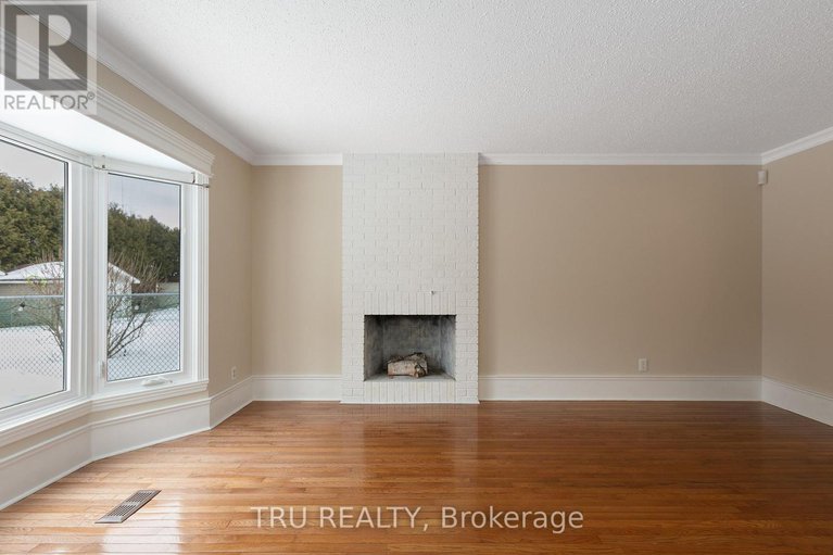 29239837/1078-st-emmanuel-terrace/convent-glen-north/ottawa/ontario/K1C2J7_8