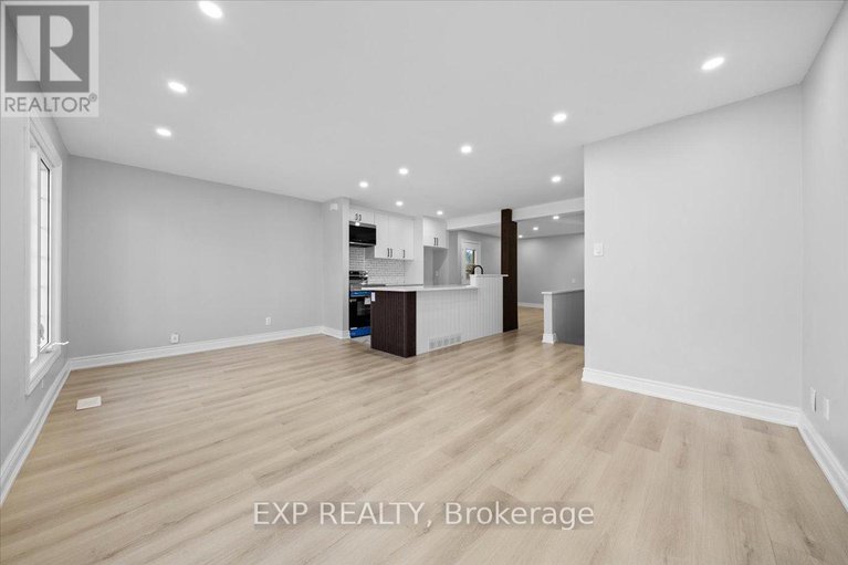 29075972/290-elderberry-terrace/chatelaine-village/ottawa/ontario/K1E1Z1_11