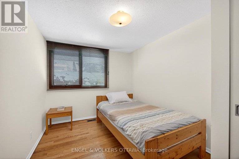 29323423/34-wallford-way/city-viewskylinefisher-heightsparkwood-hills/ottawa/ontario/K2E6B6_25