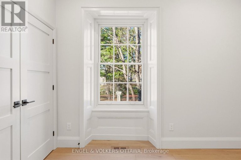 29649230/35-mackay-street/new-edinburgh/ottawa/ontario/K1M2B2_38