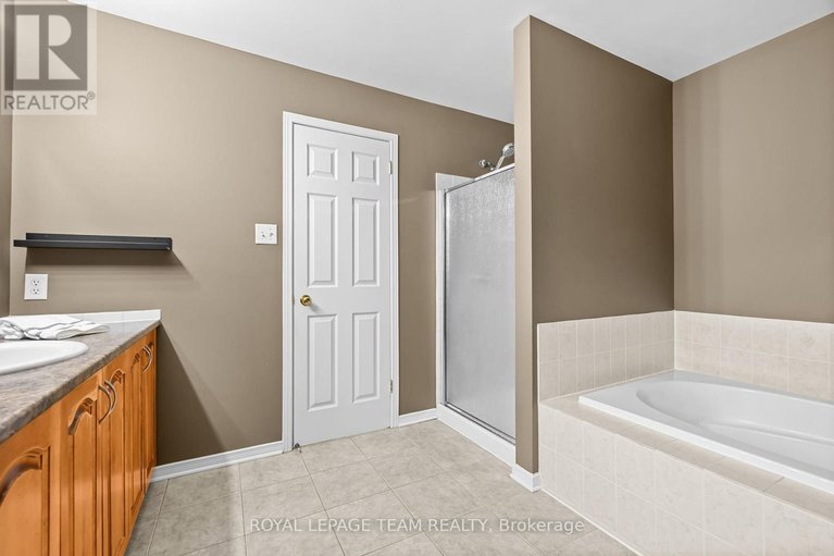 29458293/522-kentmare-crescent/strandherd/ottawa/ontario/K2J5P3_21