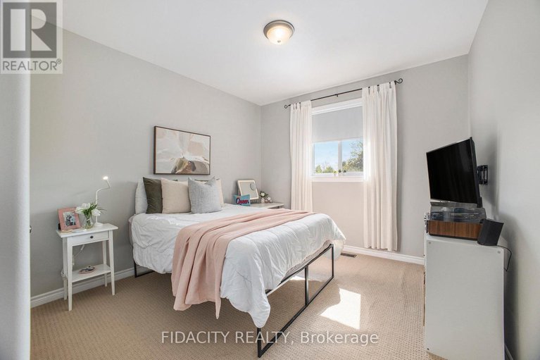 28880327/16-canadian-drive/remainder-of-stittsville-area/ottawa/ontario/K0A1B0_24