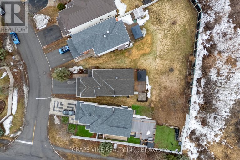 29648107/103-rowallen-place/hunt-club-parkgreenboro/ottawa/ontario/K1T4E3_7