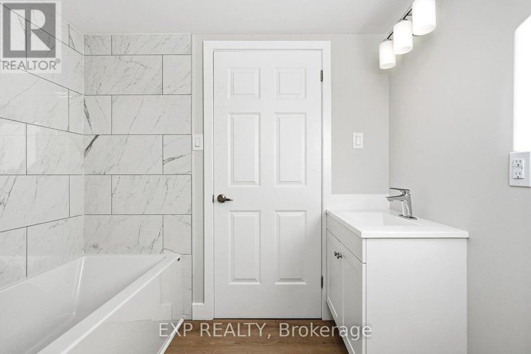 29215981/2158-fillmore-crescent/beacon-hill-north/ottawa/ontario/K1J6A4_34