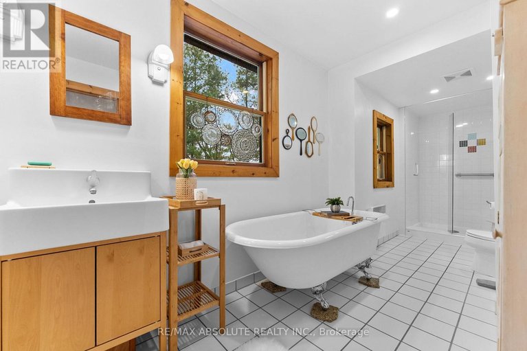 29689691/21-forest-ridge-road/mcnabbraeside-twps/mcnabbraeside/ontario/K7S3T3_24