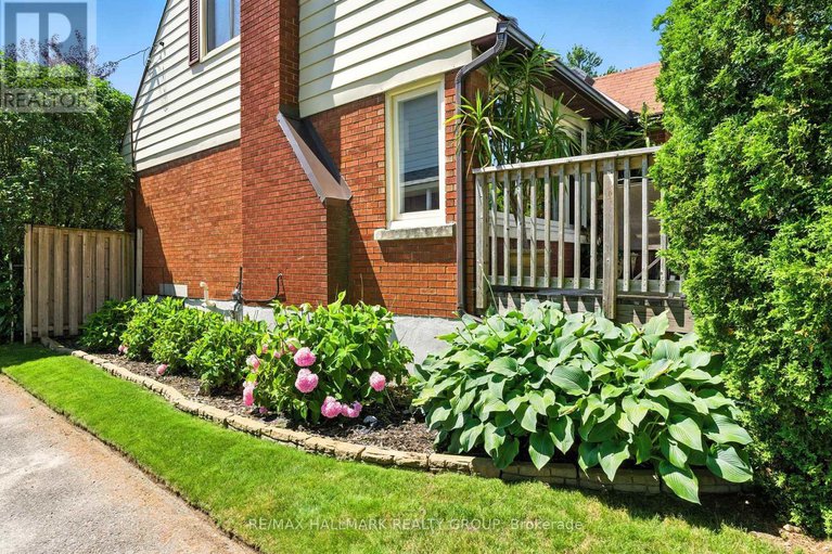 28649205/487-wolffdale-crescent/overbrookcastle-heights/ottawa/ontario/K1K1N6_36