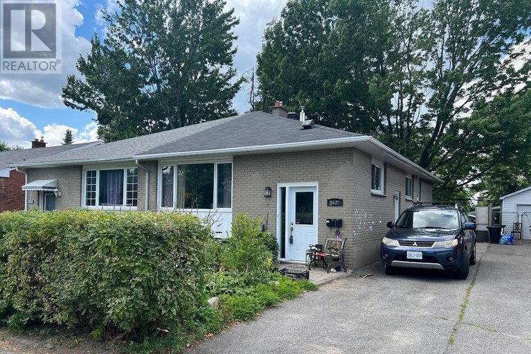 28537509/2421-iris-street/parkway-park/ottawa/ontario/K2C1C7_1