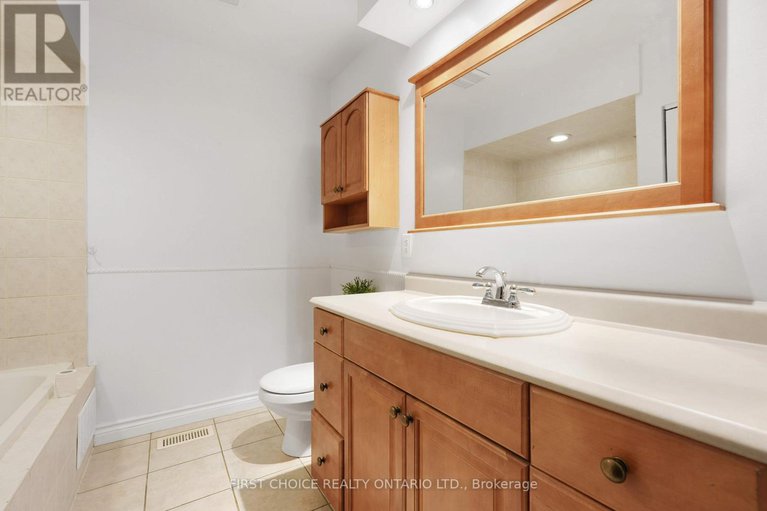 29169954/1753-heron-road/urbandale-acres/ottawa/ontario/K1V6A2_24