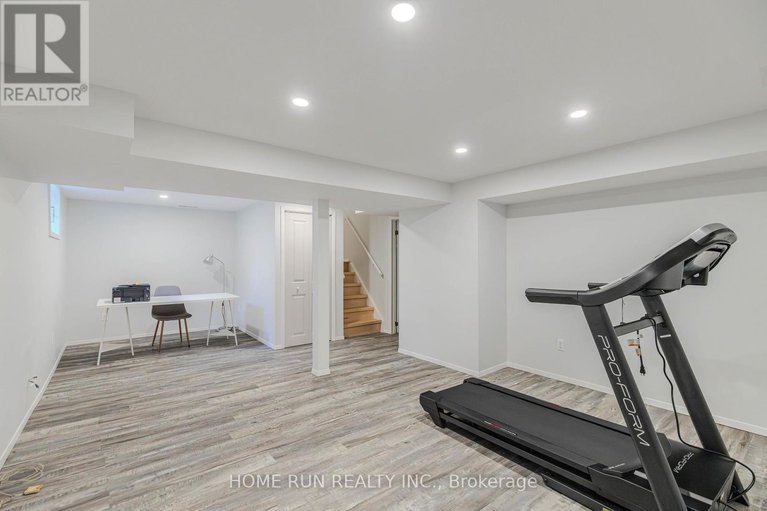 28636833/30-turret-court/glencairnhazeldean/ottawa/ontario/K2L2L1_33