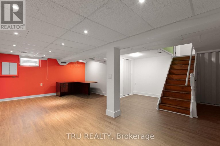 29669051/1078-st-emmanuel-terrace/convent-glen-north/ottawa/ontario/K1C2J7_36