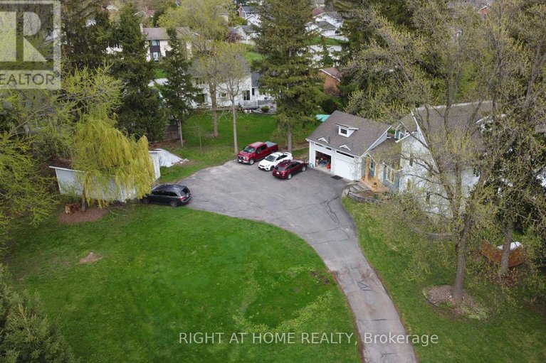 28315560/3208-richmond-road/bruce-farmgraham-parkqualicumbellands/ottawa/ontario/K2H5B6_2