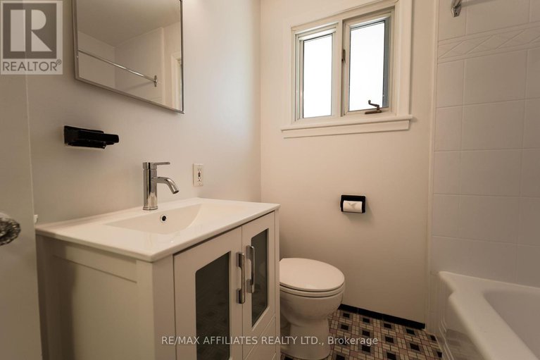 28513866/536-browning-avenue/riverview-park/ottawa/ontario/K1G0T4_29
