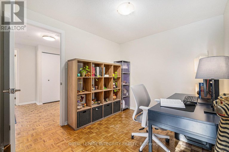 29047086/47-jansen-road/sheahan-estatestrend-village/ottawa/ontario/K2H5W6_28