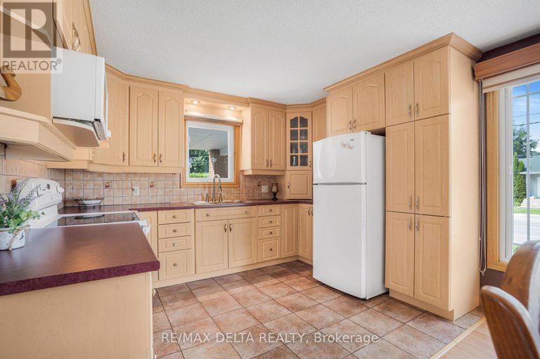 28603214/3871-champlain-street/clarencerockland-twp/clarence-rockland/ontario/K0A1E0_11