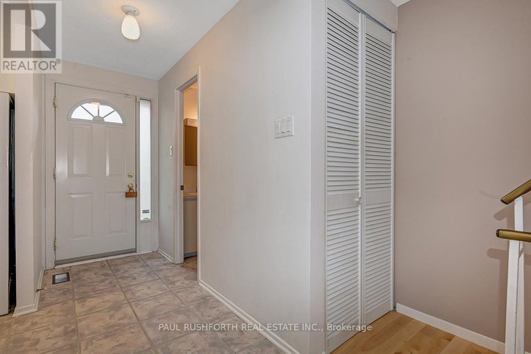 29028521/c-1742-lamoureux-drive/queenswood-heights-south/ottawa/ontario/K1E2N2_2