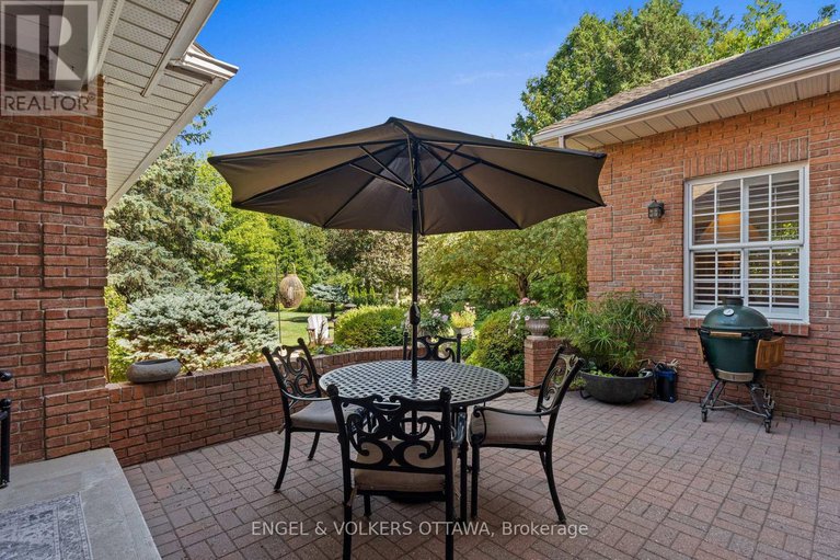 28923868/5557-pettapiece-crescent/manotick-village-manotick-estates/ottawa/ontario/K4M1C5_46