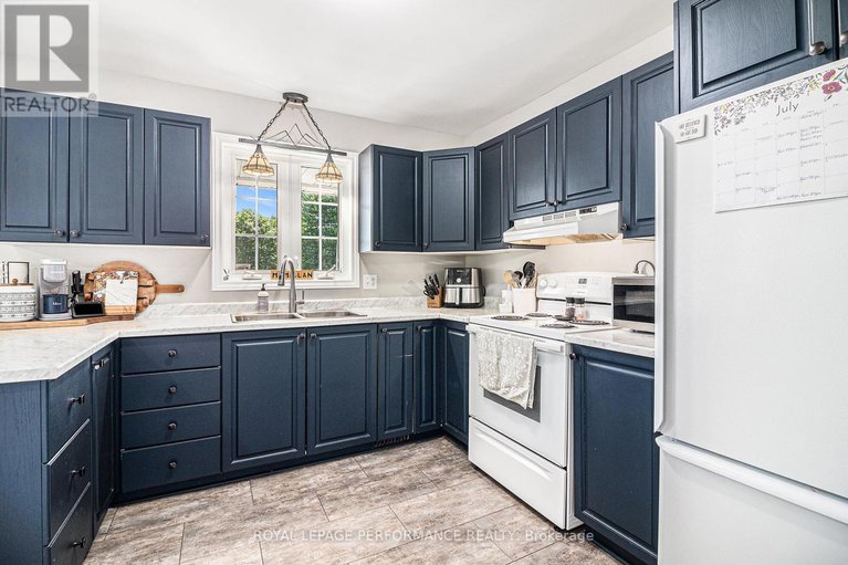 28804452/66-front-street/finch/north-stormont/ontario/K0C1K0_17