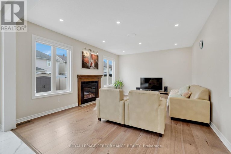 28379305/2782-grand-vista-circle/half-moon-bay/ottawa/ontario/K2J0W5_10