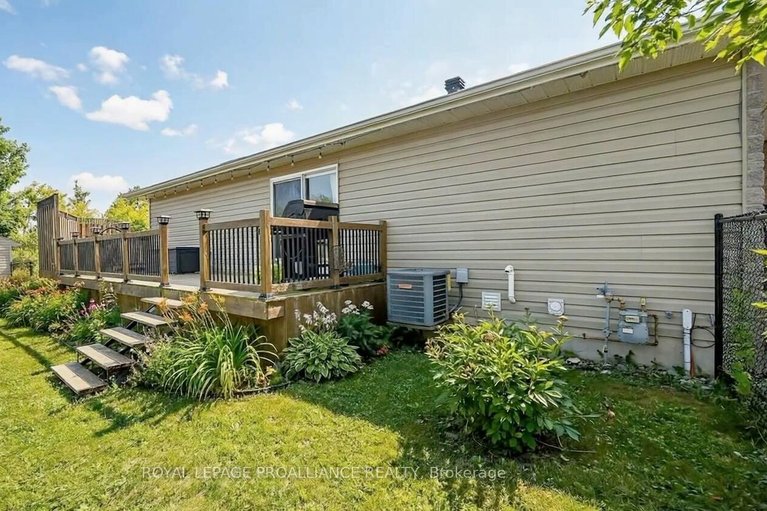 29557467/5500-meadowbrook-drive/iroquois/south-dundas/ontario/K0E1K0_29