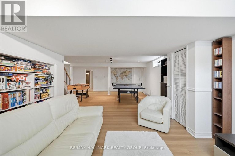 29425296/1660-country-walk-drive/chapel-hill/ottawa/ontario/K1C8E2_39