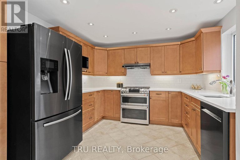 29611395/256-hoylake-crescent/bilberry-creekqueenswood-heights/ottawa/ontario/K1E2M8_17